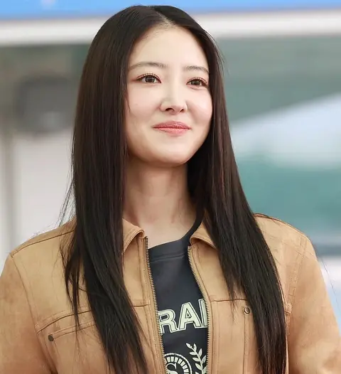 Lee Se-young at Incheon International Airport on 28022025 (6).jpg