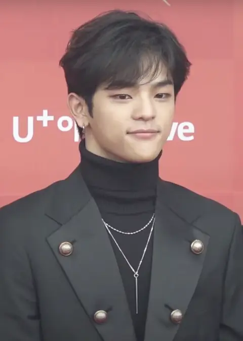 Kim with Stray Kids at the 2019 Golden Disc Awards