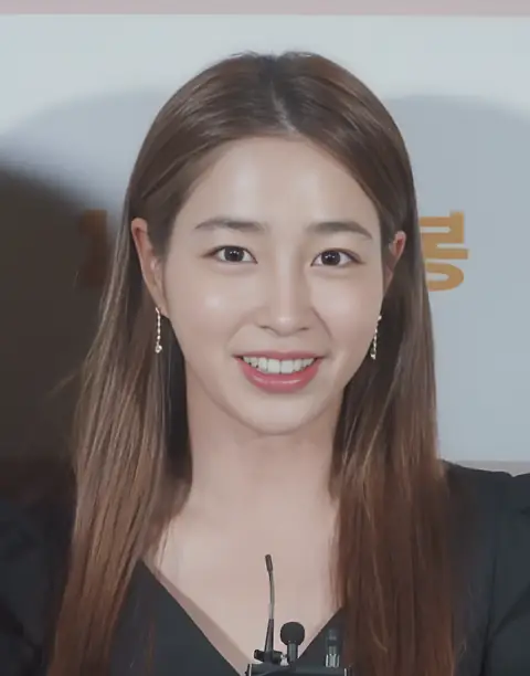 Lee Min-jung 'Switch' promo 2 - 1.png