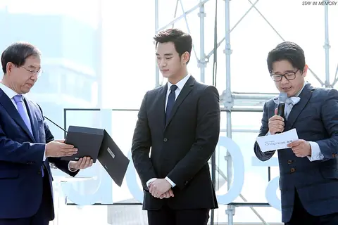 141025 Kim Soo-hyun (2).jpg