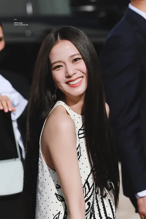210928 Jisoo (6).jpg
