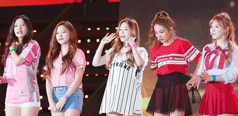 Red Velvet at Incheon Hallyu K-pop Concert in October 2015 01.jpg