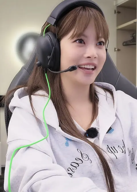 Hong Eun-chae Sep 2026 (4).jpg