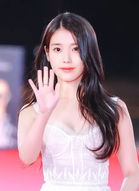 221125 청룡영화상 레드카펫 01 (cropped).jpg