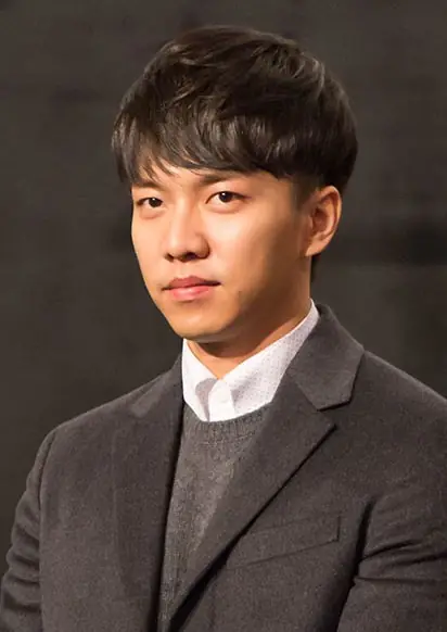 Lee Seung-gi at the premiere for "Love Forecast", 17 January 2015 03.jpg