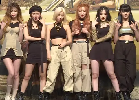 (여자)아이들 (G)I-DLE Uh-Oh Showcase 02.png