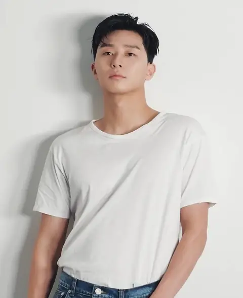20211203 Park Seo-joon 박서준 Photoshoot for Marie Claire Korea (4).jpg