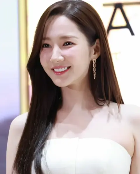 Park Min-young 박민영 2024 02.png