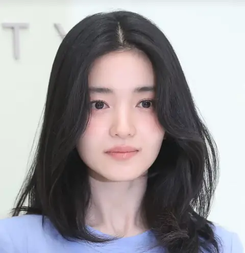 Kim Tae-ri in April 2026 - 02.jpg