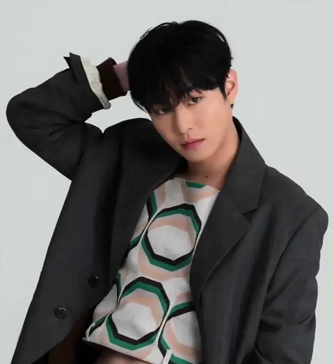 20220226 Ahn Hyo-seop 안효섭 Photoshoot for Marie Claire Korea (2).jpg
