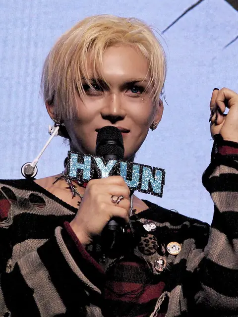 XLOV UXLXVE SHOWCASE HYUN.jpg