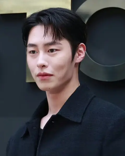 Lee Jae-wook at Chanel Coco Crush Photocall event.jpg