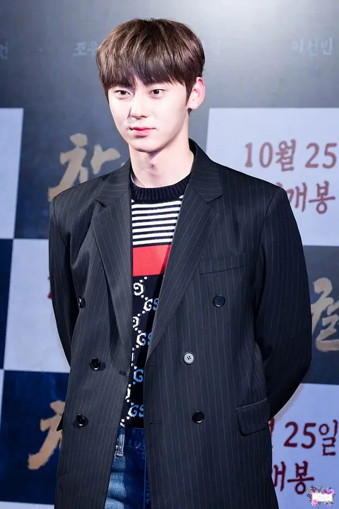 181018 창궐 VIP시사회 셀러브리티 12.jpg