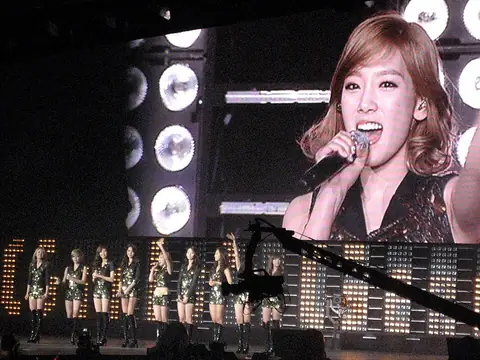 Girls' Generation (SNSD) intro at SMTown Live NY.jpg