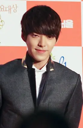 Kim Woo-bin on Seoul Music Awards Red Carpet, 31 January 2013 01.jpg