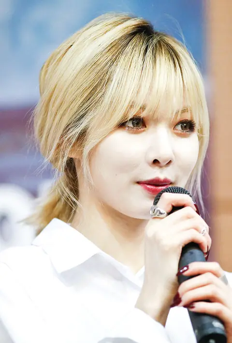 HyunA at Trouble Maker fan event, 2013 03.jpg