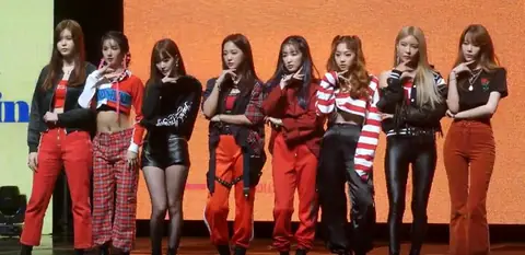 181106 구구단(gugudan) 미니앨범 'Act 5 New Action' 쇼케이스.jpg