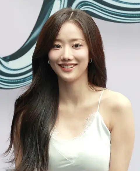 20240909 Lee Naeun 이나은 02.jpg