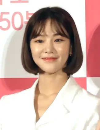 190808 Han Ji-eun at 'Be Melodramatic' press conference.png