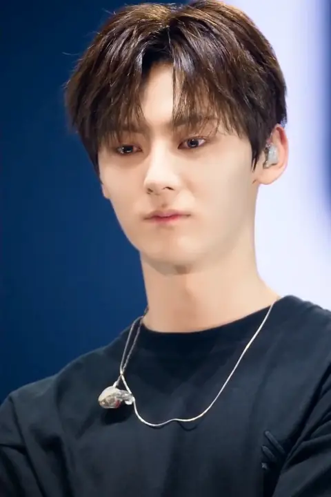 뉴이스트(NU'EST) 민현(MINHYUN) 디스패치HD 14.png