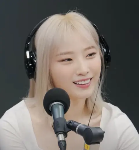 Haseul from LOONA in SBS RADIO.jpg