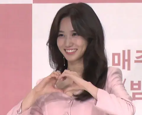 180829 Park Eun-bin at "The Ghost Detective" press conference 1.png