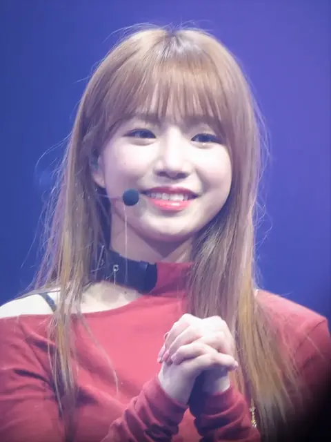 181029 IZ*ONE Yuri 01.png