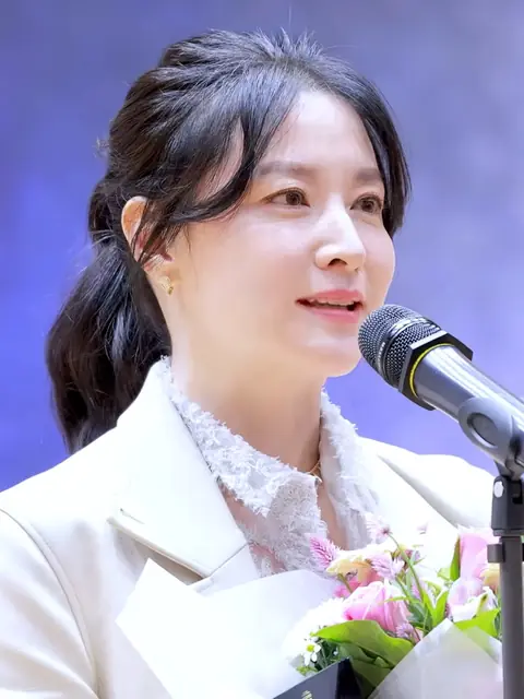 이영애 2022.jpg