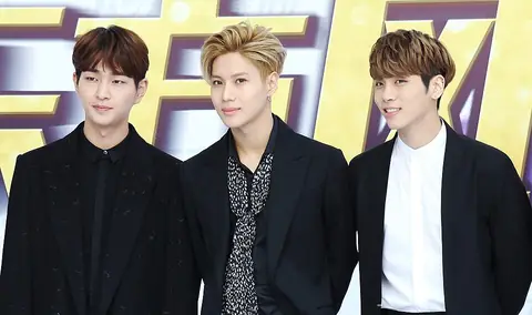 Shinee - 23rd Dong Fang Feng Yun Bang Awards red carpet 02.jpg