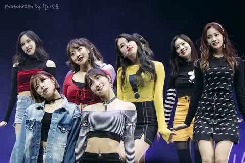 171030 트와이스 LIKEY 쇼케이스.jpg