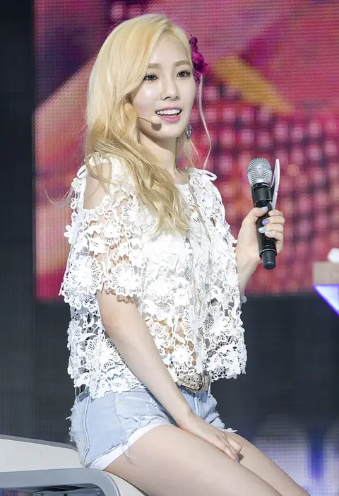 Kim Tae-yeon at Party Showcase on July 2015 01.jpg