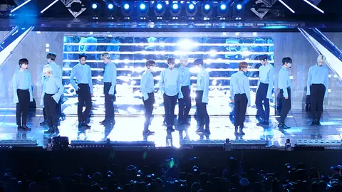 Seventeen performing Don't Wanna Cry at Dream Concert 2017 01.png