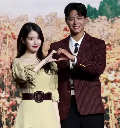 IU and Park Bo-gum @ "When Life Gives You Tangerines" press-con, 5 March 2025 03.png