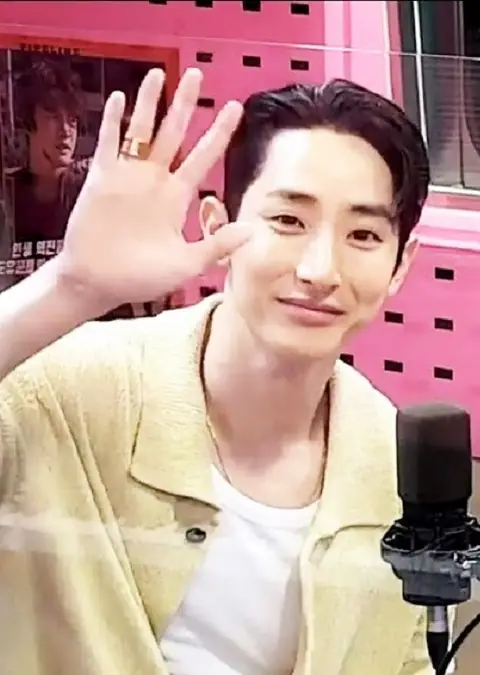 210519 8년 만에 스크린으로 만나는 영화 파이프라인 의 배우 이수혁 보는 라디오 박하선의 씨네타운.jpg