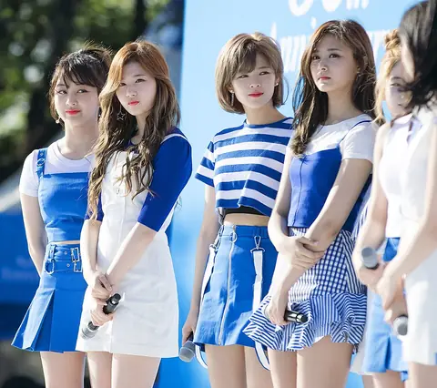 170514 포카리스웨트 30주년 블루런 행사 트와이스 8.jpg
