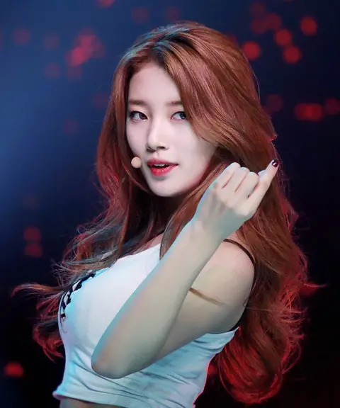 Suzy on 16 December 2013 04.jpg
