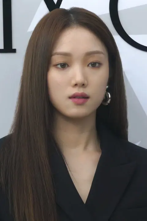 Lee Sung-kyung on October 18, 2019 at Jimmy Choo event 02.jpg