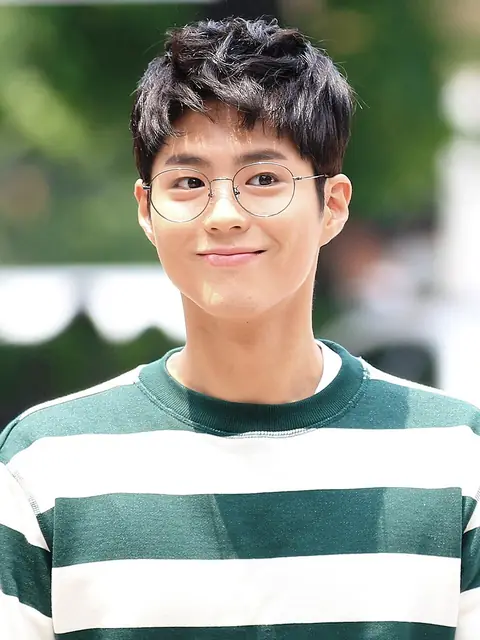 160610 박보검 뮤직뱅크 출근.jpg