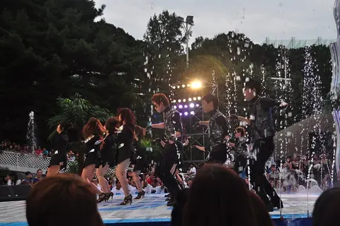 T-ara at the Mnet 20's Choice Awards.jpg