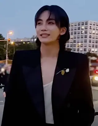 Jeonghan at Berlin Fashion Week 230905.jpg