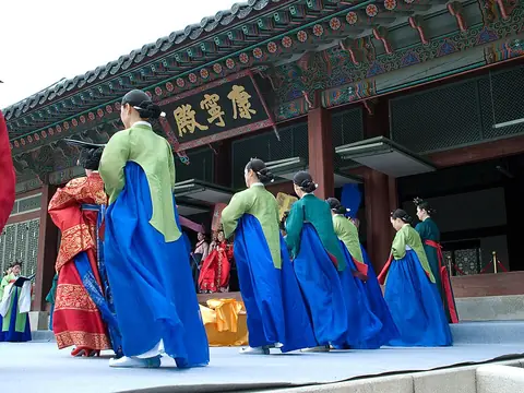 Seoul-Gyeongbokgung-Chinjamrye-01.jpg