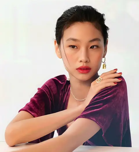 20211105—HoYeon Jung 정호연 interview, Marie Claire Korea.jpg