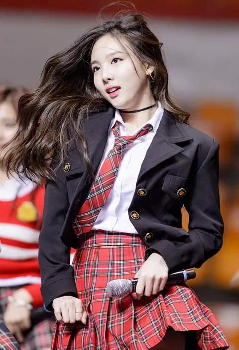 Im Na-yeon performing at SAC 2016 03.jpg