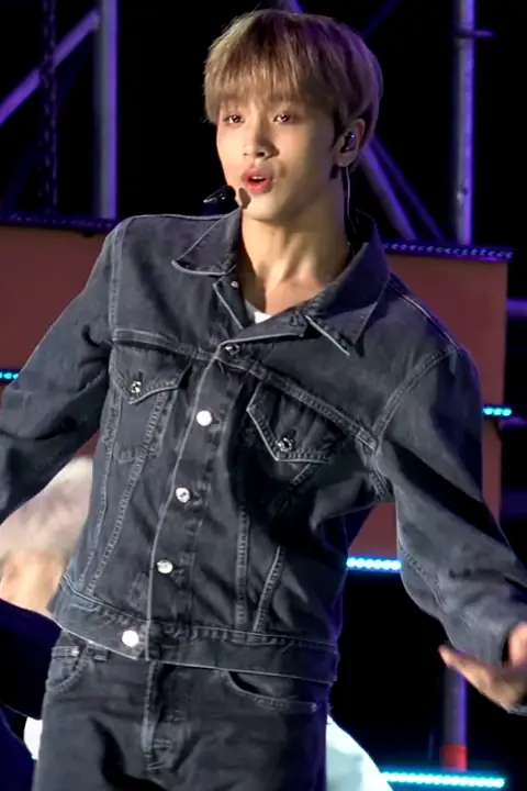 Haechan at Incheon Sky Festival (2019-08-31).png