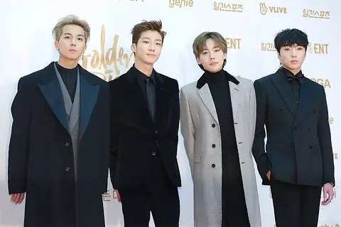 180110 위너 32회 골든디스크.jpg