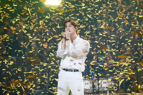 Lee Junho performing at The Day We Meet Again concert in January 2024.jpg