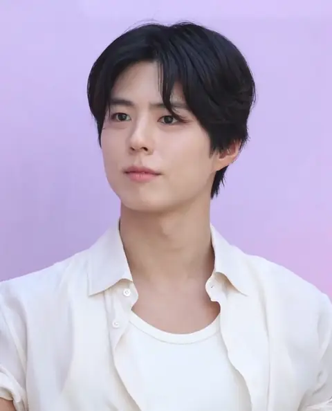 Park Bo-gum for Dyson April 2026 4.png