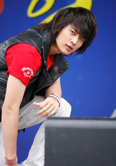 Minho at the Suwon Strides on June 2010 01.jpg