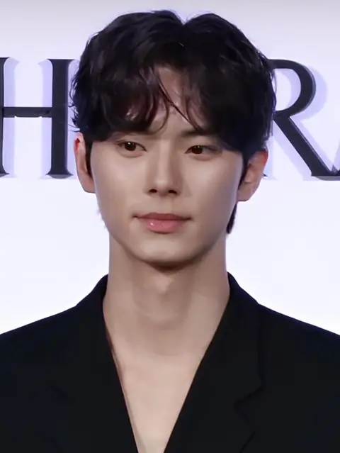 Lee Chae-min 이채민 - Netflix original series "Hierarchy (하이라키)" production presentation (cropped).jpg
