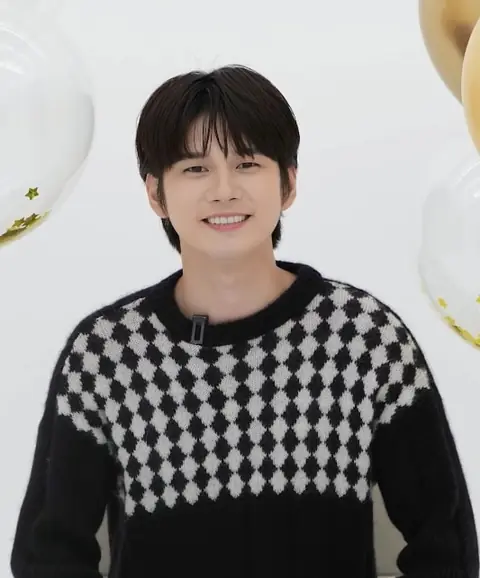 20211022—Ong Seong-wu 옹성우 interview, Marie Claire Korea screenshot.jpg